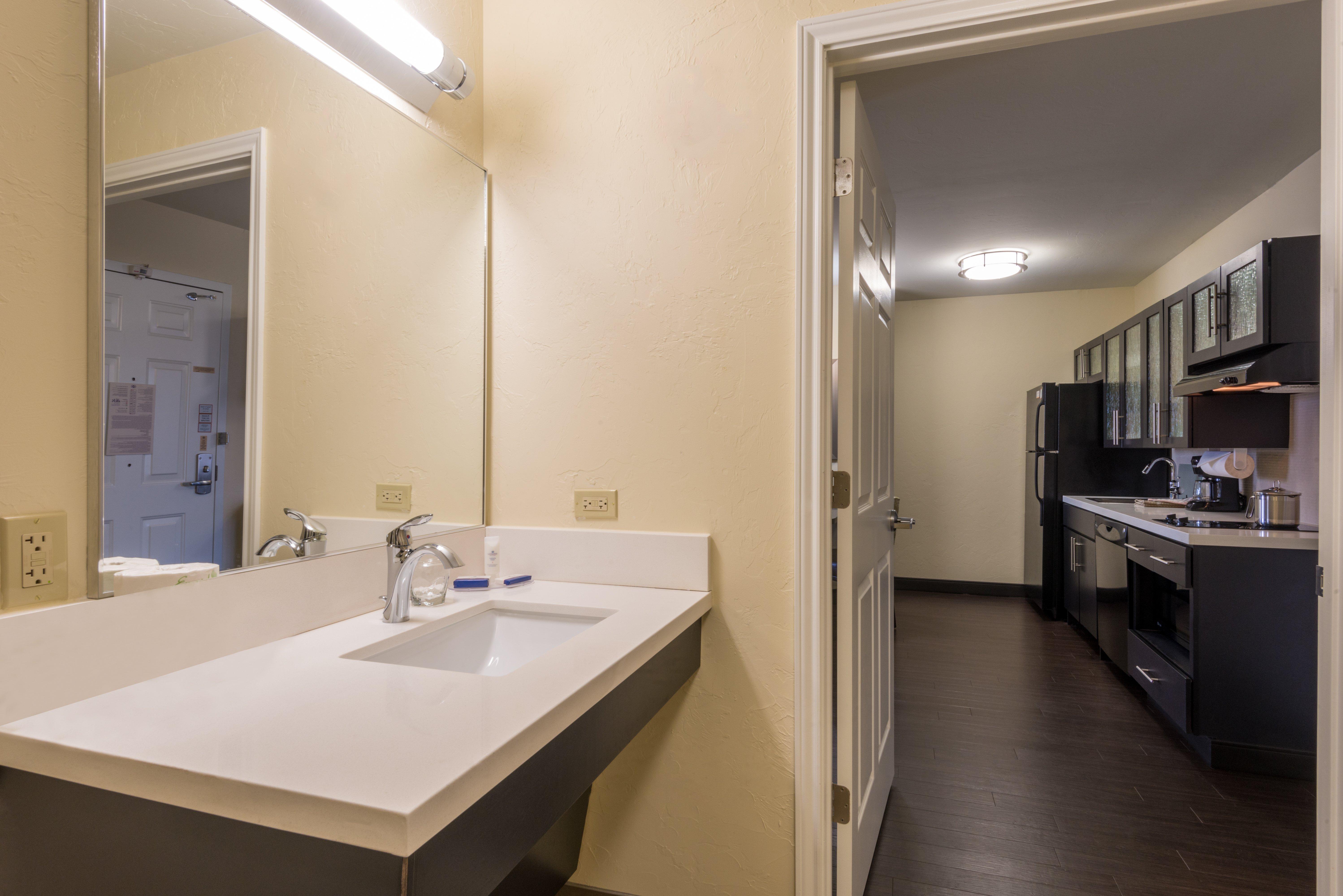 Candlewood Suites Del City By Ihg Εξωτερικό φωτογραφία