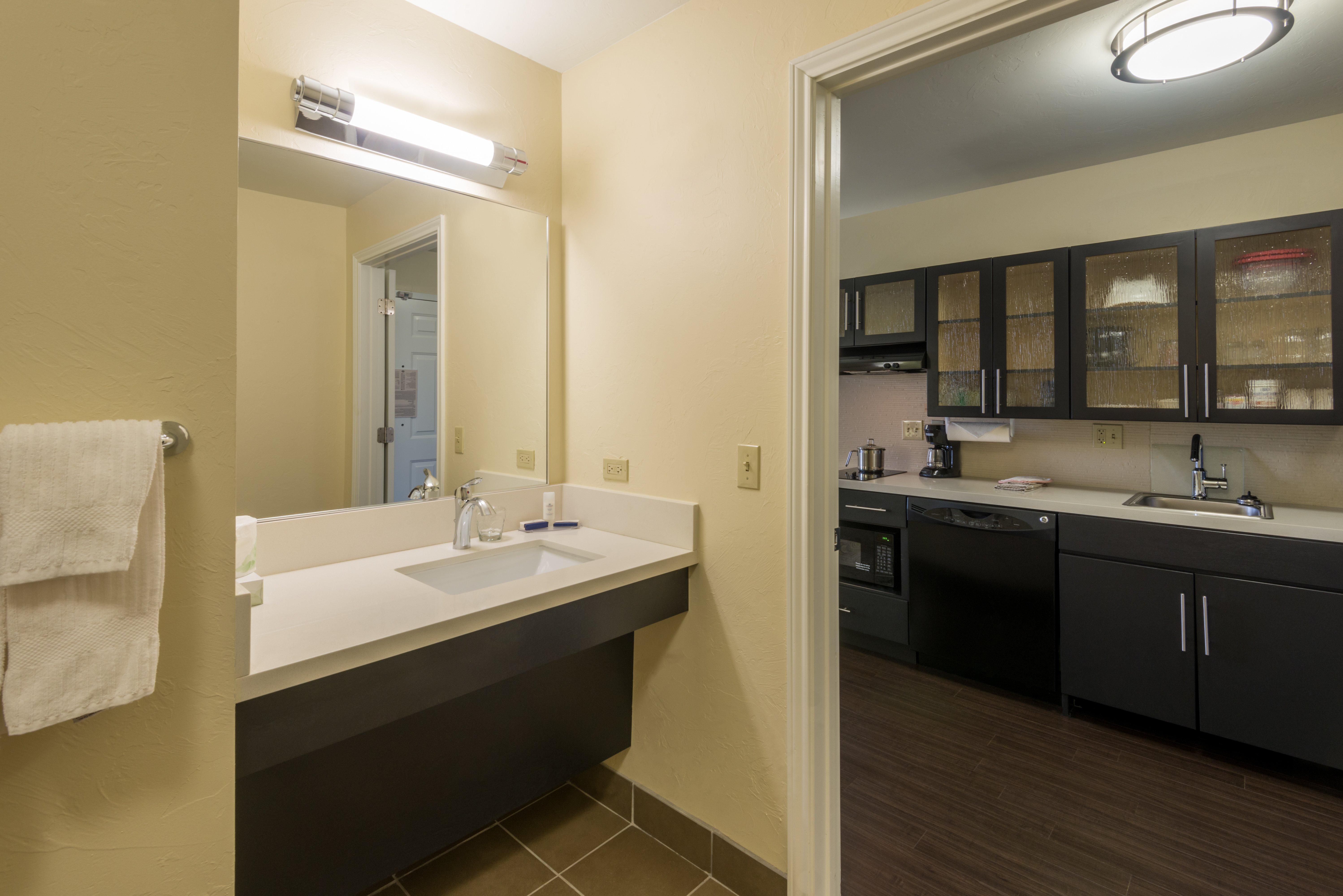 Candlewood Suites Del City By Ihg Εξωτερικό φωτογραφία